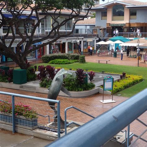 lahaina whalers village Maui